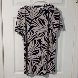 Chico's Monochrome Leaf Pattern Short Sleeve Top